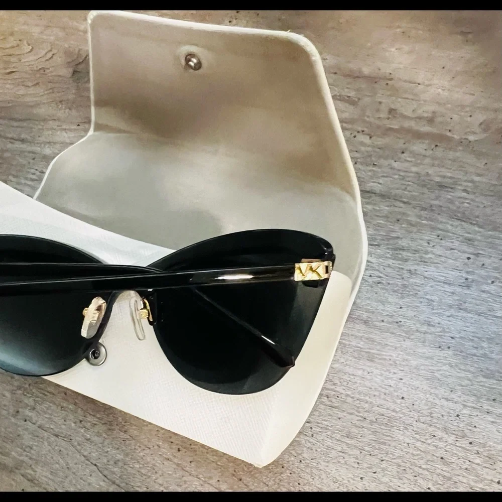 Michael Kors reposhing sales item